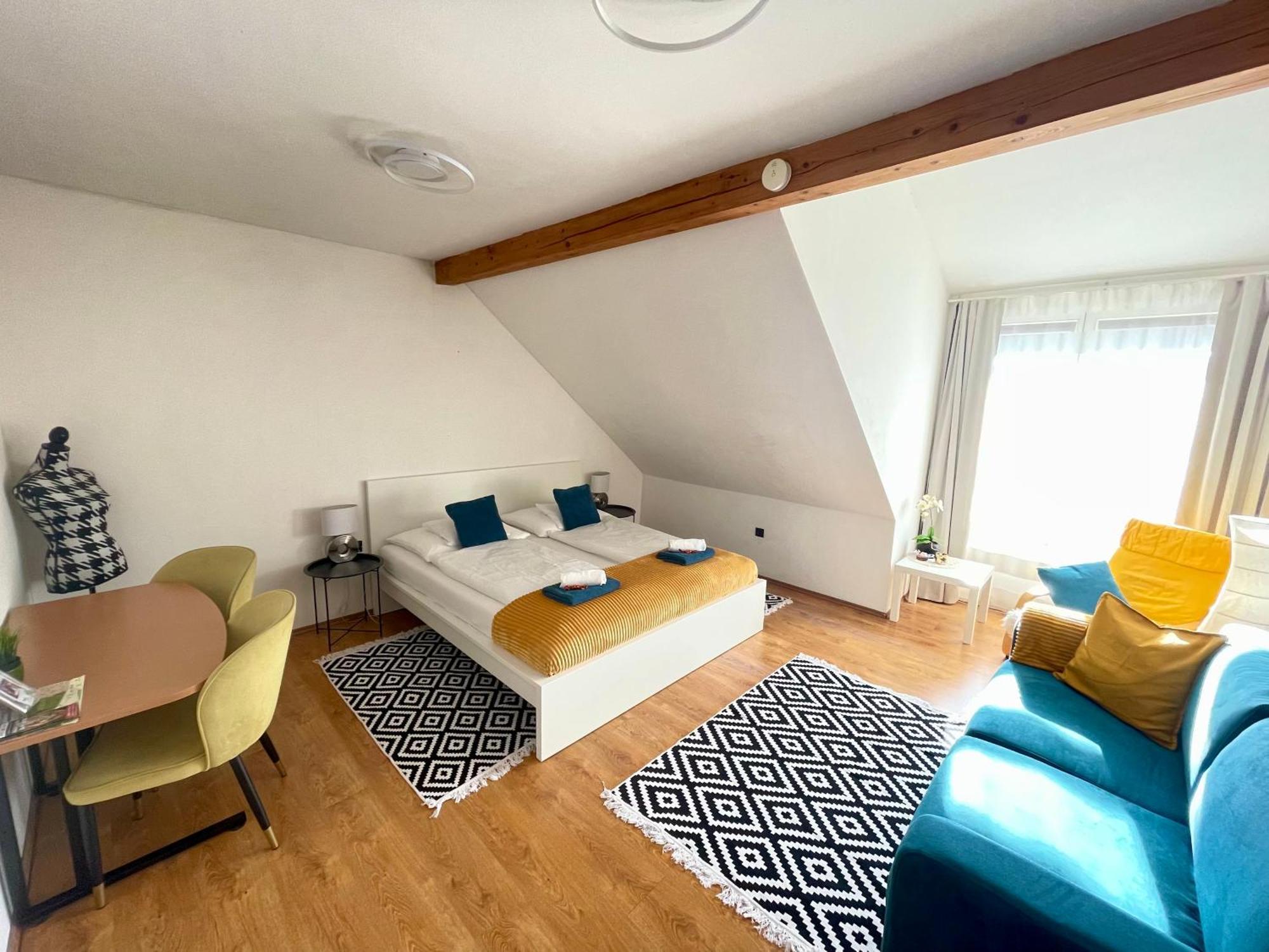 Alpesi Apartman Downtown Sopron Buitenkant foto