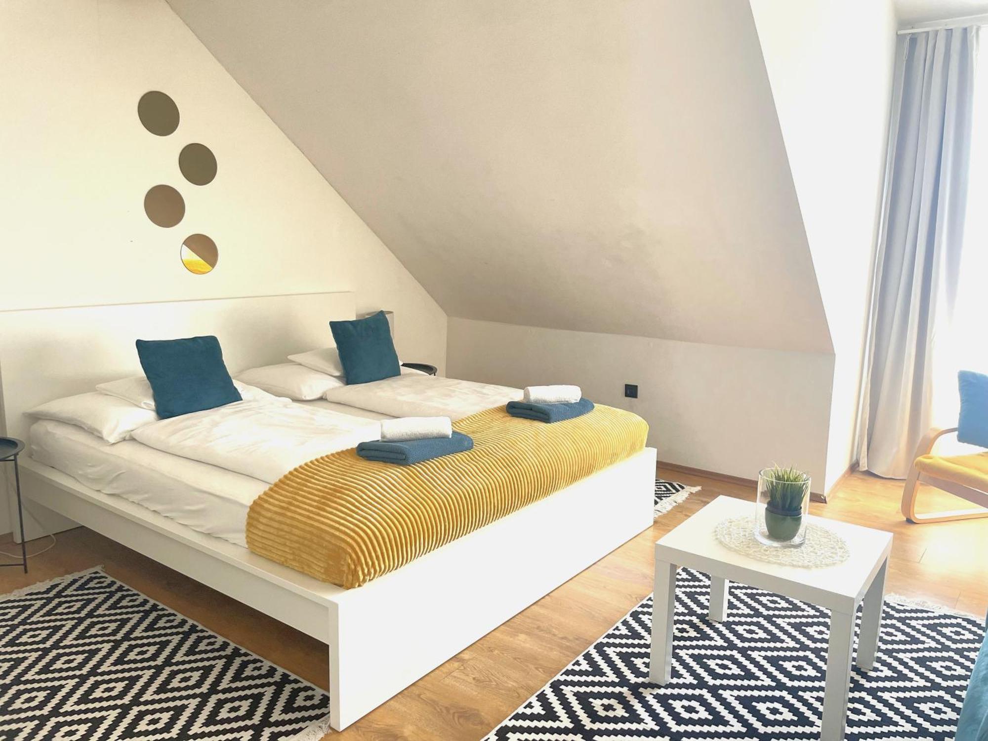 Alpesi Apartman Downtown Sopron Buitenkant foto