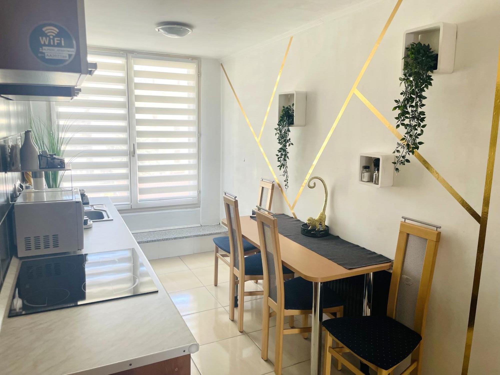 Alpesi Apartman Downtown Sopron Buitenkant foto